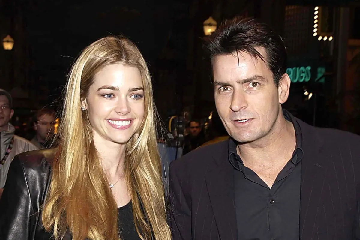 Charlie Sheen e Denise Richards